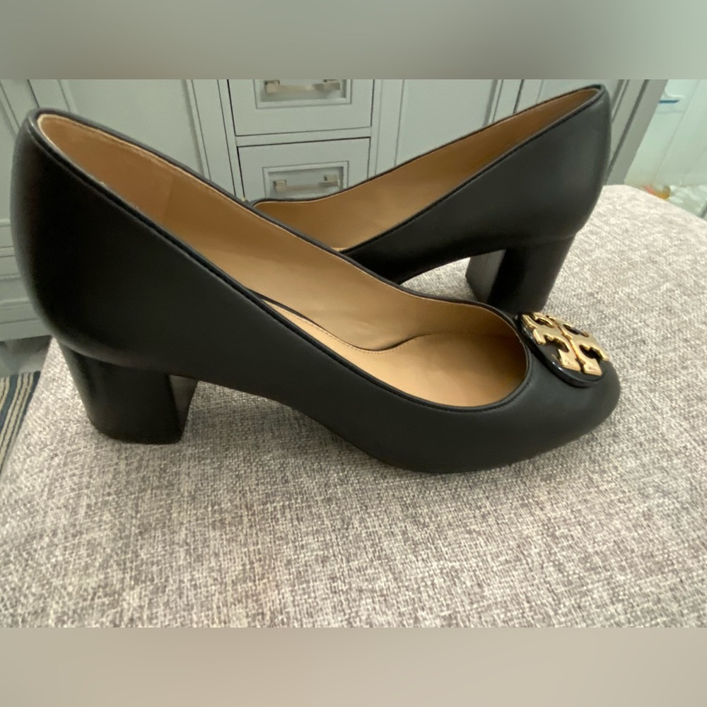 Beautiful Tory Burch shoes !!